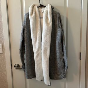 Grey Gap Sherpa Sweater. Great condition, only worn 2 times. Size Small, TALL.